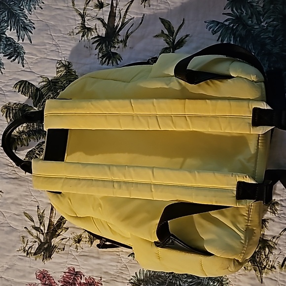 Backpack - Picture 3 of 6